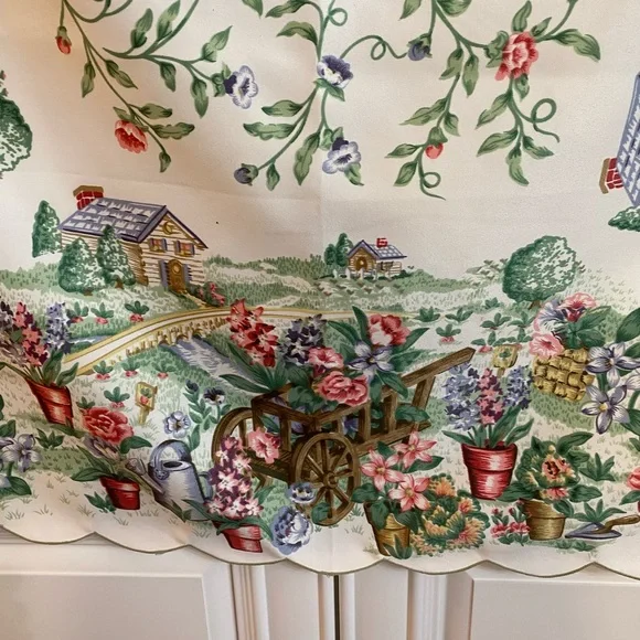 Vtg Small Square Polyester Table Cloth with Repeating Pattern Pink Roses Florals - Picture 6 of 8